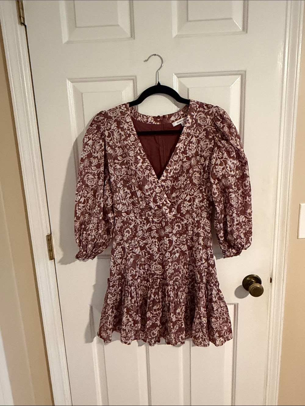 Mauve Floral V-Neck Puff Sleeve Mini Dress with a Drop Waist
